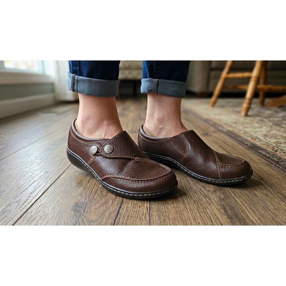 Clarks Collection Women’s Brown Leather Cushion Soft Slip-On Loafers (Size 6M)